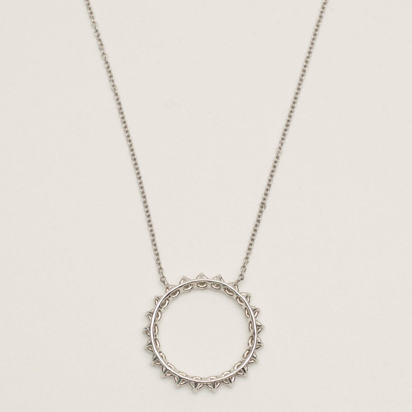 Collier Tiffany & Co Open Circle diamants en platine