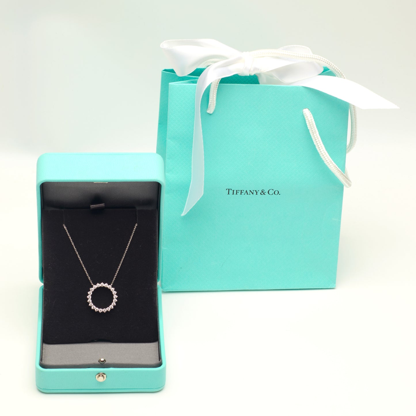 Collier Tiffany & Co Open Circle diamants en platine