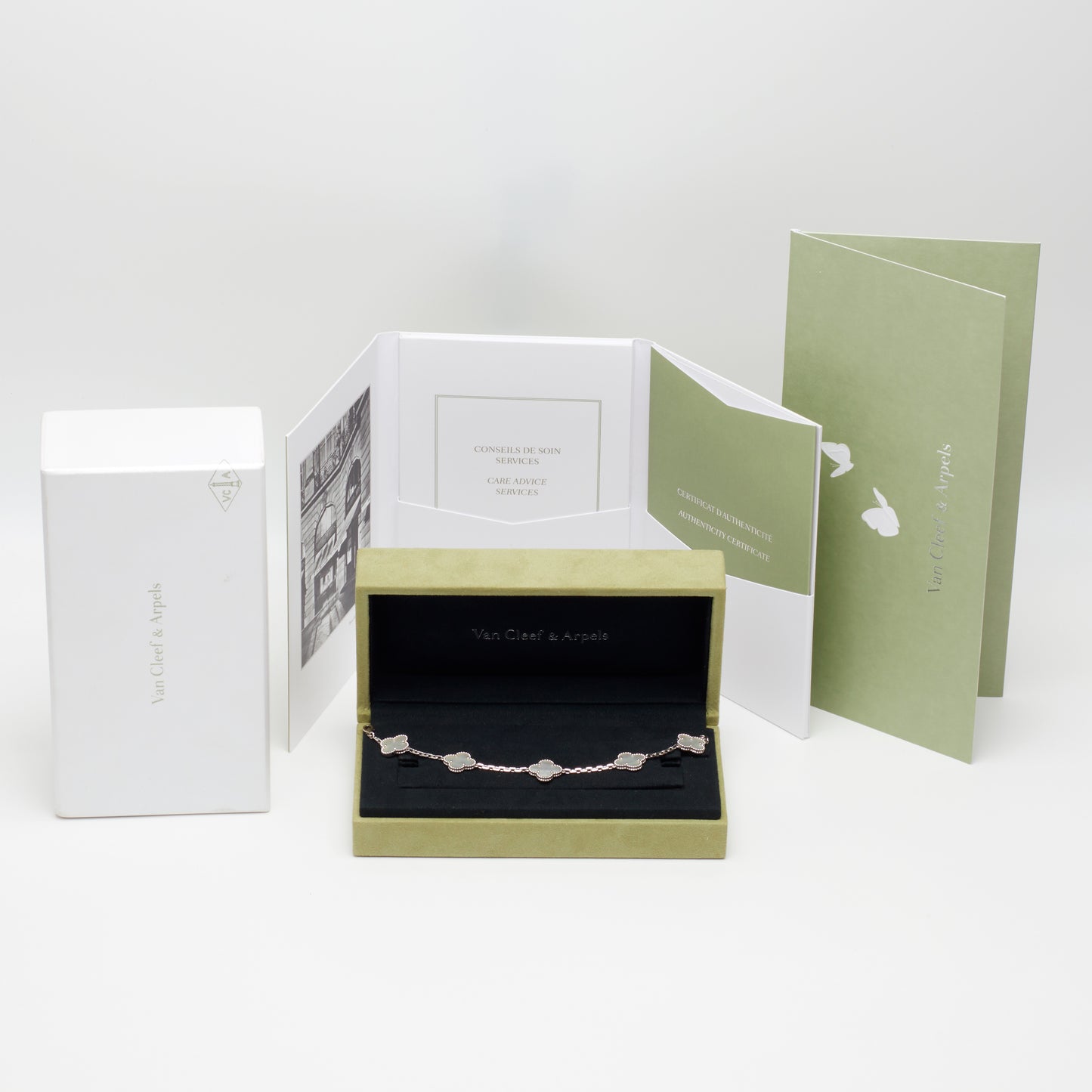 Bracelet Van Cleef & Arpels Vintage Alhambra 5 motifs nacre en or blanc
