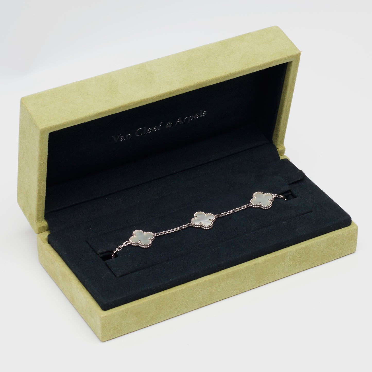 Bracelet Van Cleef & Arpels Vintage Alhambra 5 motifs nacre en or blanc