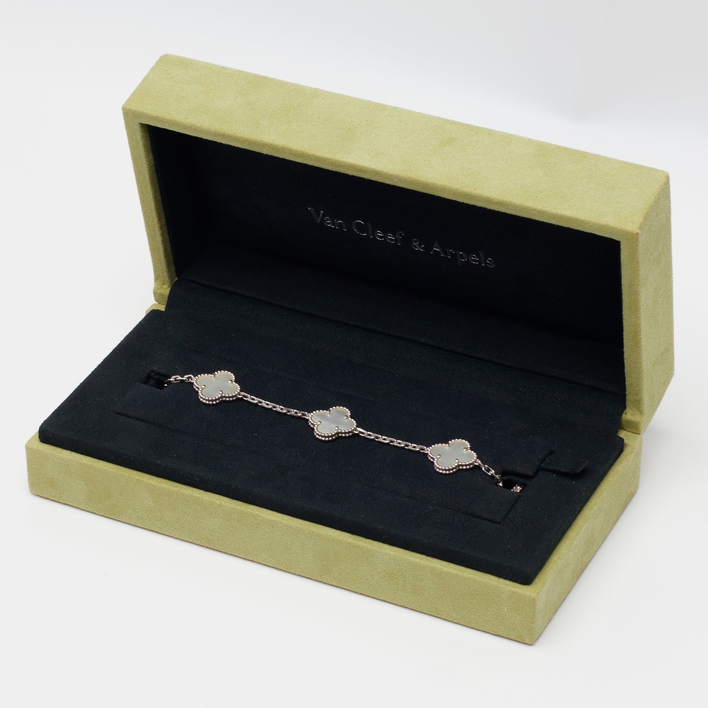 Bracelet Van Cleef & Arpels Vintage Alhambra 5 motifs nacre en or blanc
