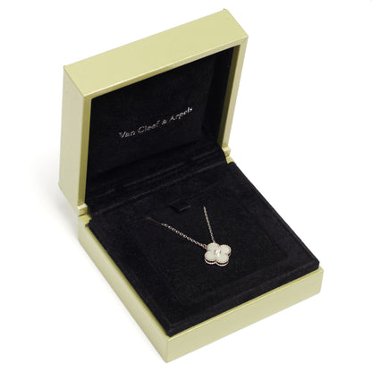 Collier Van Cleef & Arpels Alhambra Holiday Pendant diamant nacre blanche en or blanc