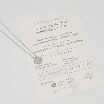 Collier Van Cleef & Arpels Alhambra Holiday Pendant diamant nacre blanche en or blanc