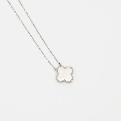 Collier Van Cleef & Arpels Alhambra Holiday Pendant diamant nacre blanche en or blanc