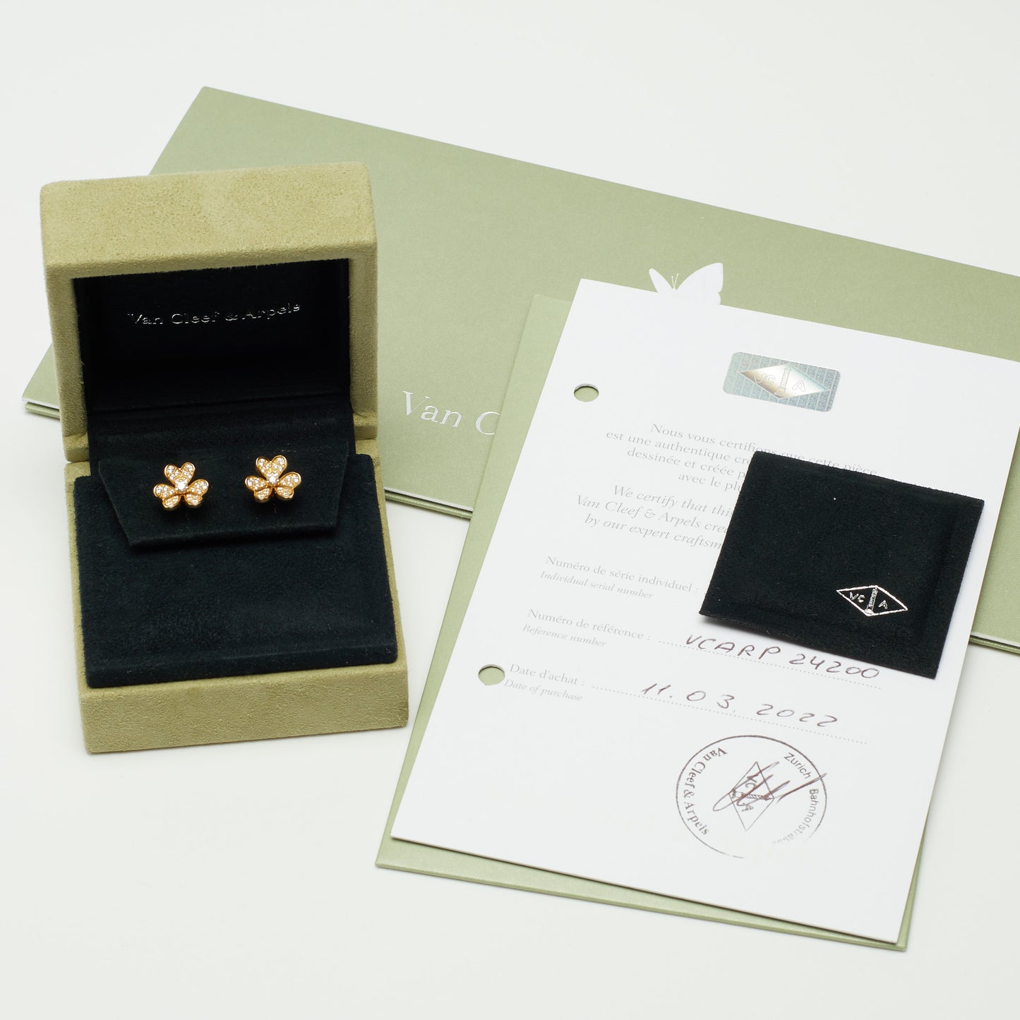 Van Cleef & Arpels Frivole earrings in yellow gold and diamonds
