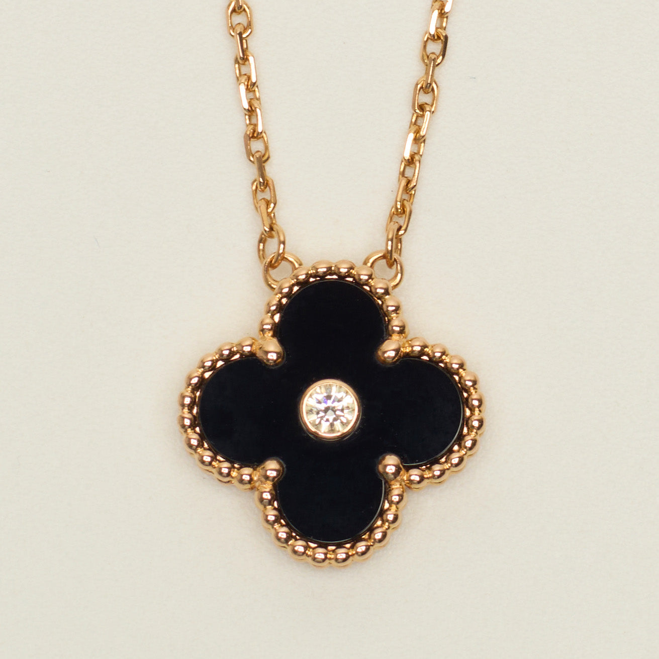 Collier Van Cleef & Arpels Alhambra Holiday Pendant diamant onyx en or rose