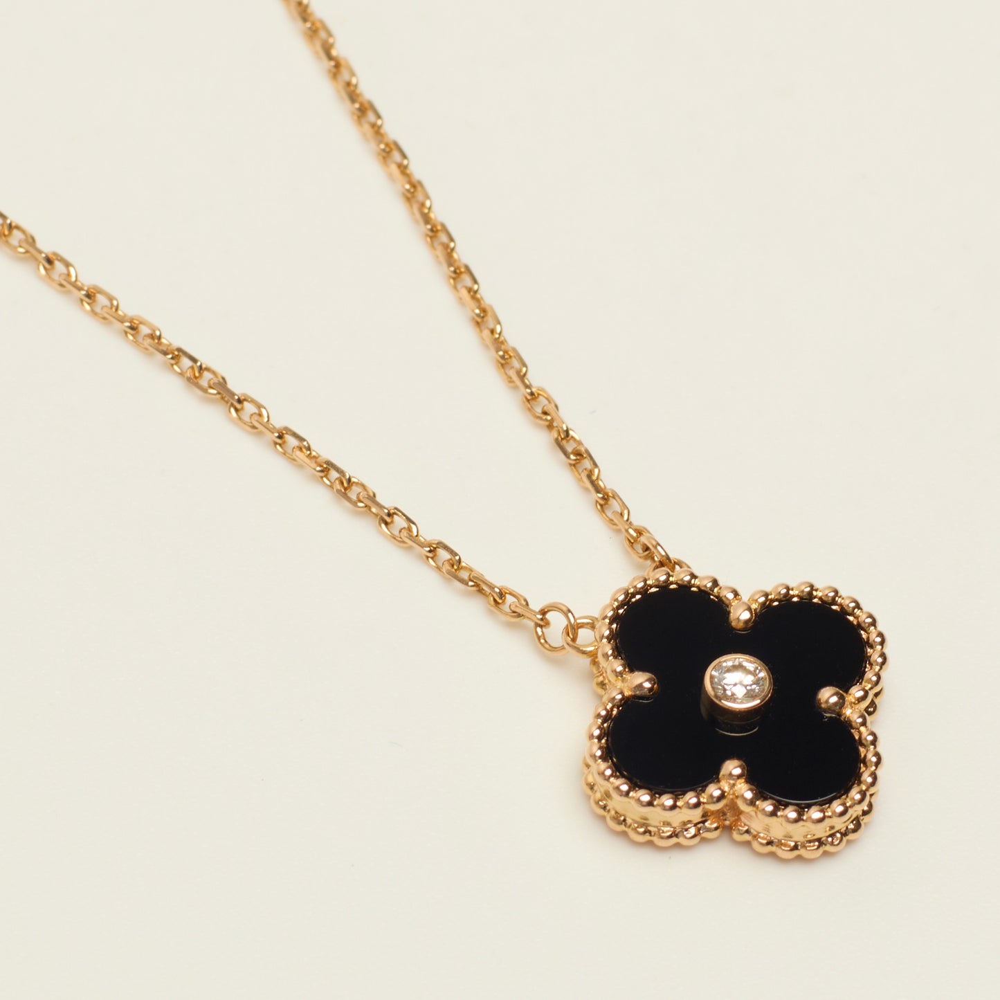 Collier Van Cleef & Arpels Alhambra Holiday Pendant diamant onyx en or rose