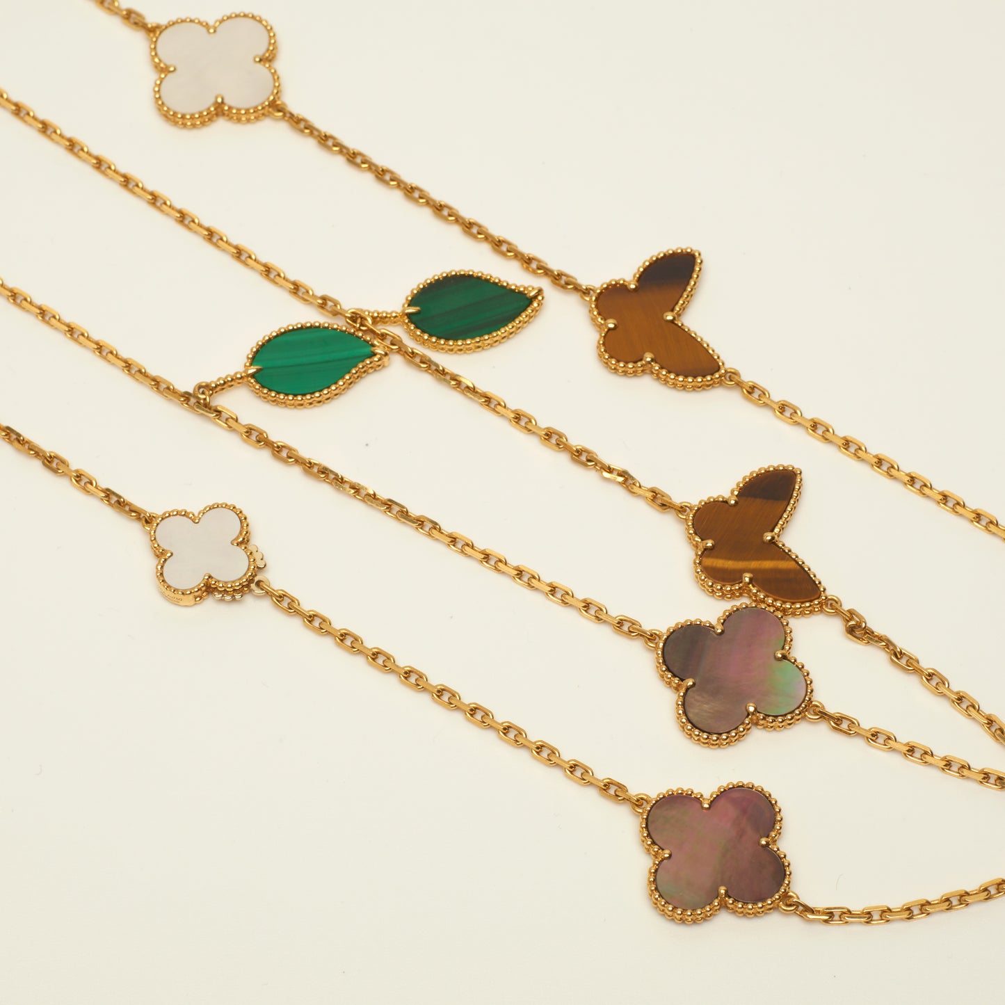 Sautoir Van Cleef & Arpels Lucky Alhambra 12 motifs en or jaune VCARD80100