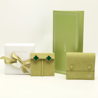 Boucles d’oreilles Van Cleef & Arpels Magic Alhambra Malachite