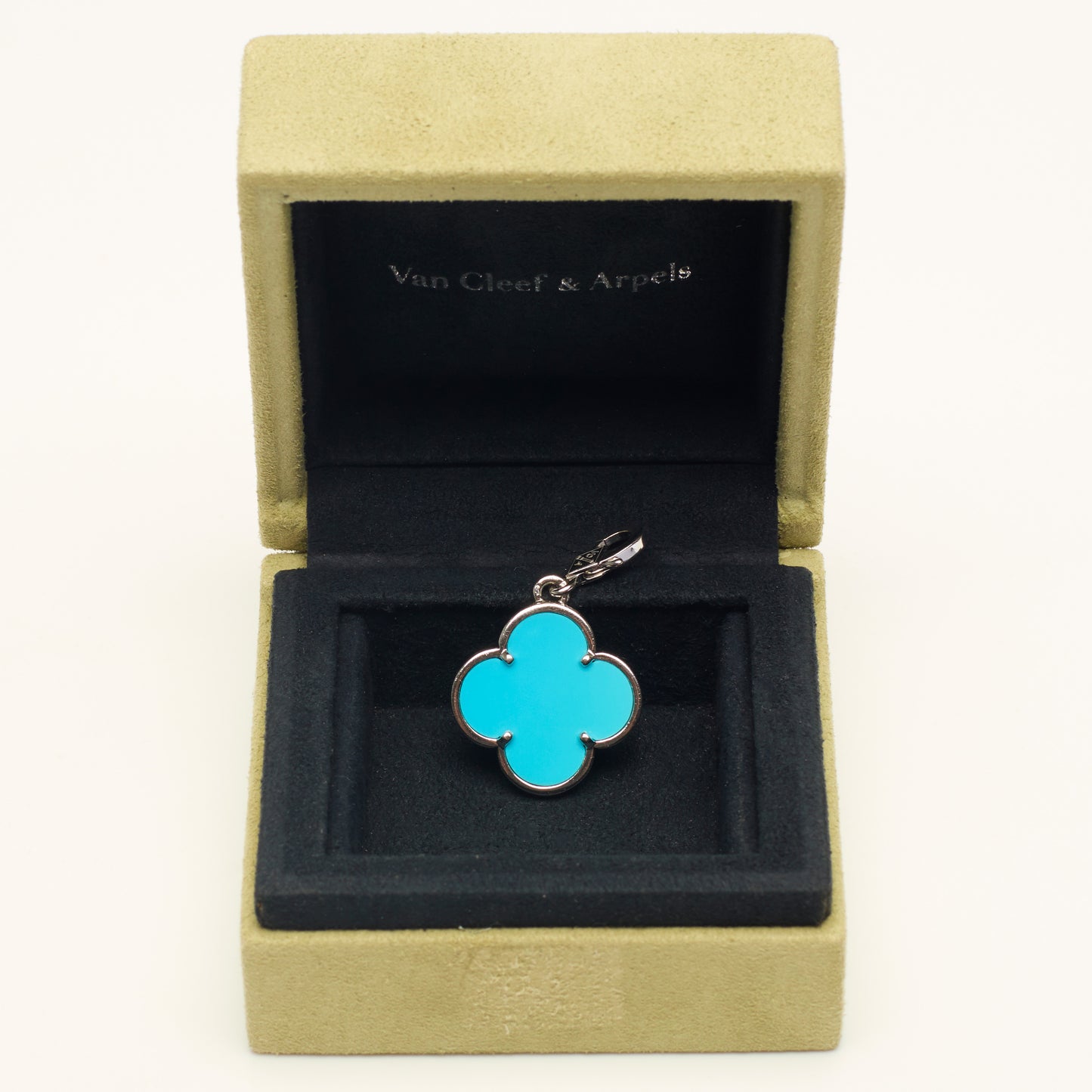RARE Pendentif Van Cleef & Arpels Magic Alhambra turquoise en or blanc