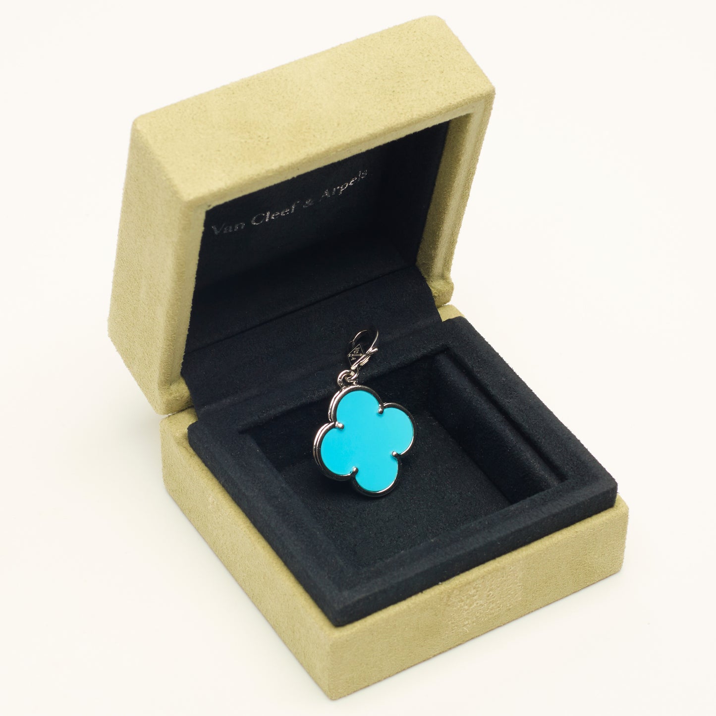 RARE Pendentif Van Cleef & Arpels Magic Alhambra turquoise en or blanc