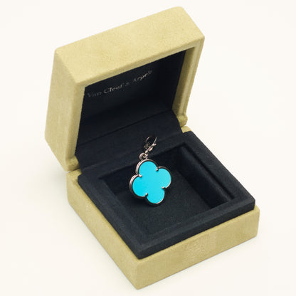 RARE Pendentif Van Cleef & Arpels Magic Alhambra turquoise en or blanc