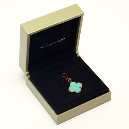 RARE Pendentif Van Cleef & Arpels Magic Alhambra turquoise en or jaune