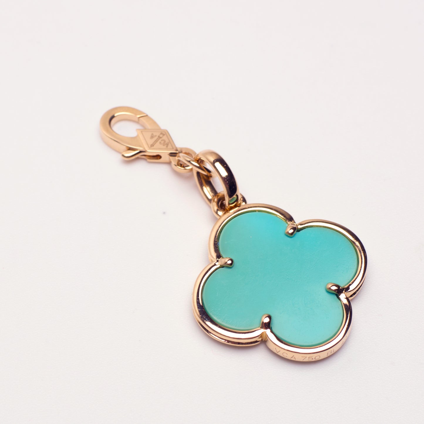 RARE Pendentif Van Cleef & Arpels Magic Alhambra turquoise en or jaune