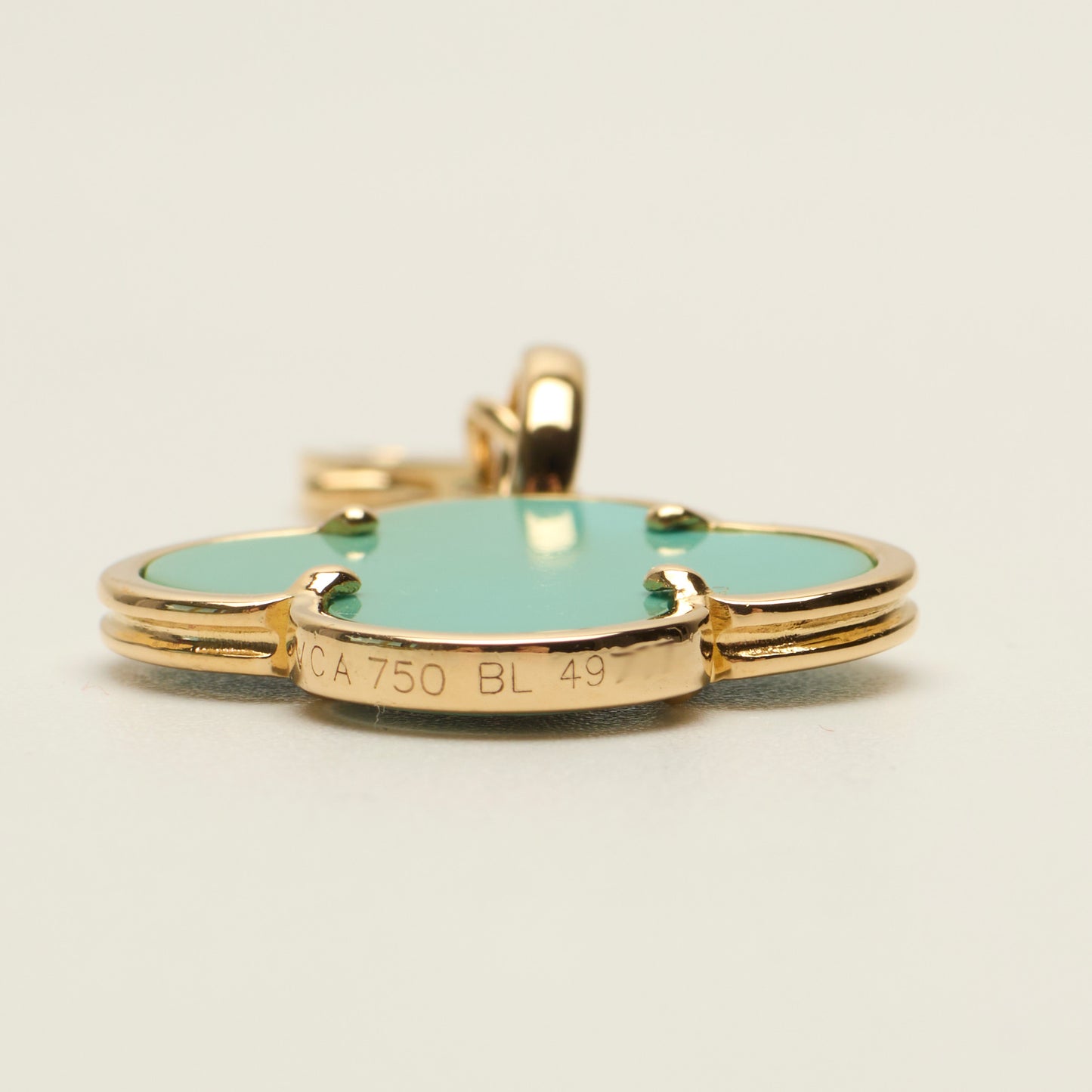 RARE Pendentif Van Cleef & Arpels Magic Alhambra turquoise en or jaune