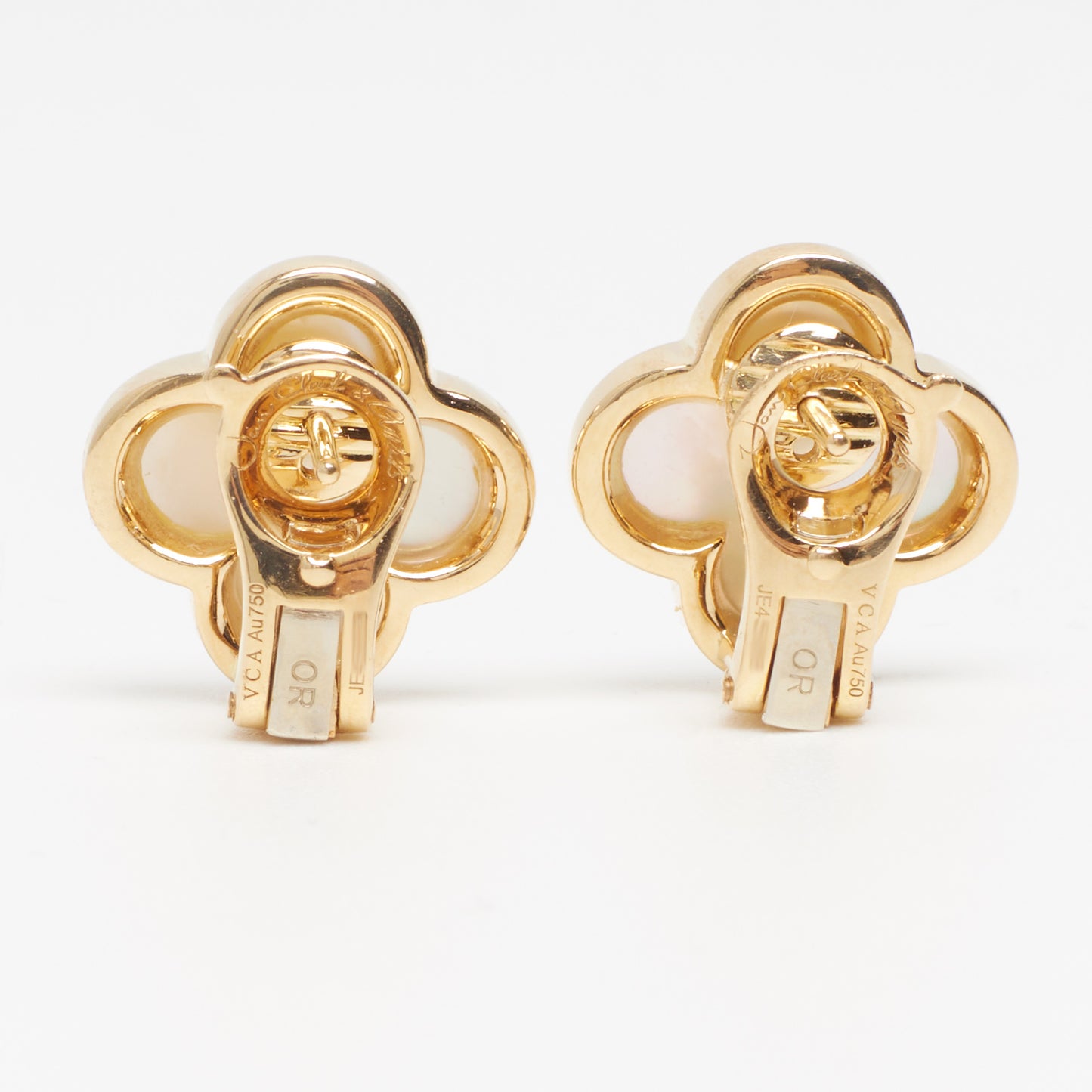 Boucles d’oreilles Van Cleef & Arpels Pure Alhambra Nacre en or jaune