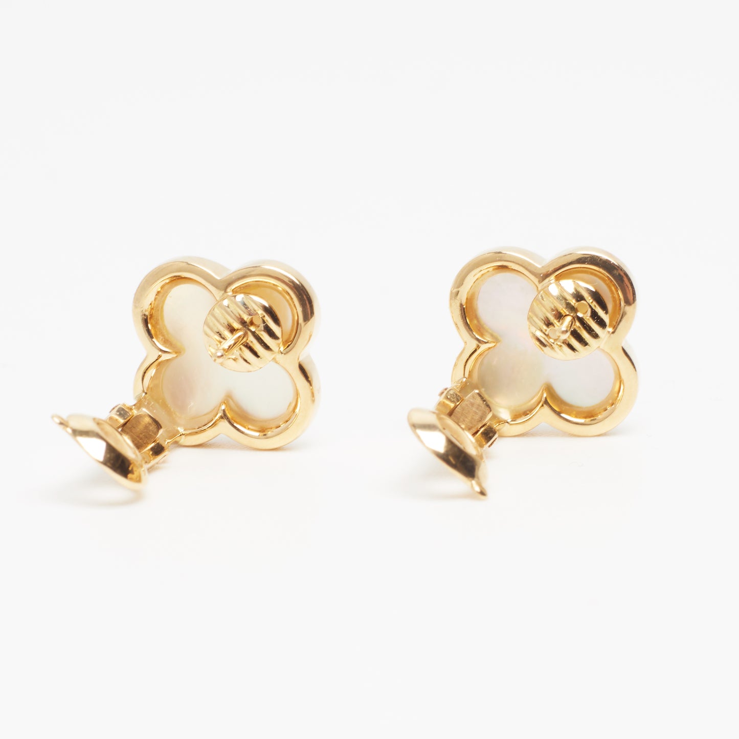 Boucles d’oreilles Van Cleef & Arpels Pure Alhambra Nacre en or jaune