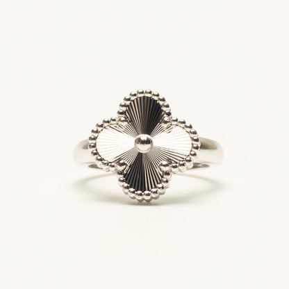 Bague Van Cleef & Arpels Vintage Alhambra Guilloché en or blanc
